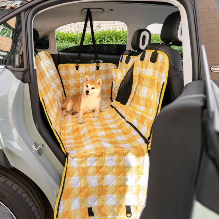Schwarzer Hundeautositzschutz, wasserdicht & kratzfest, für eine hygienische Auto-Rückbank.