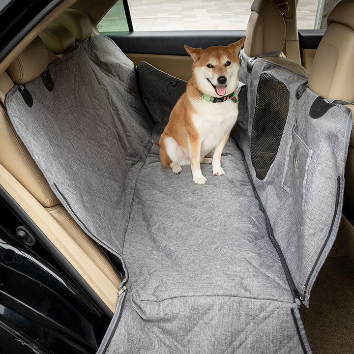 Komfortabler Autositzschutz für Hunde, ideal für lange Autofahrten und den täglichen Gebrauch.
