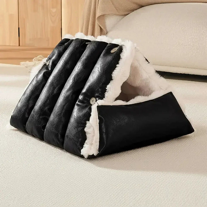 Vielseitiges Hundebett: Komfortables, faltbares Hundebett, auch als Autositz und Reisebett nutzbar, aus Kunstleder.