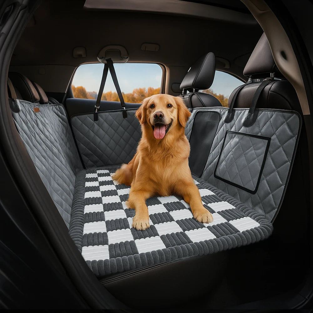 Auto-Hundematte aus weichem Chenille-Stoff, leicht zu reinigen, für entspannte Reisen.
