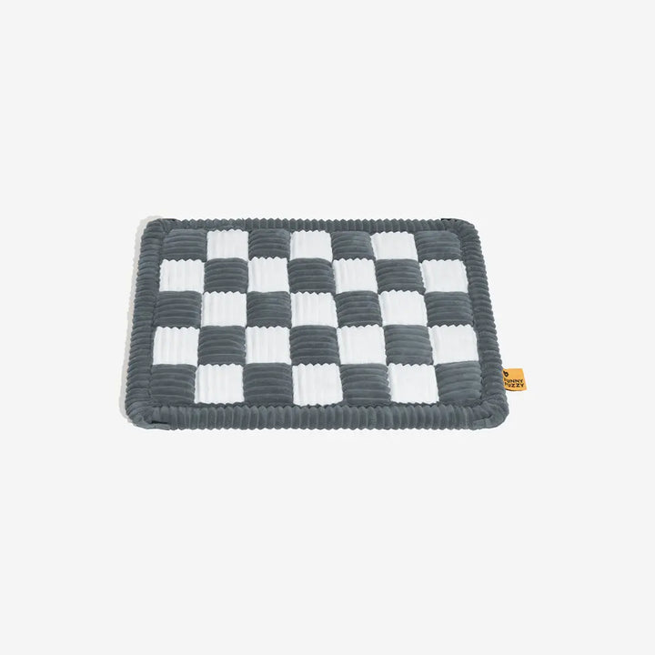 Komfortable Auto-Sitzauflage für Hunde, kariertes Muster, robuste & rutschfeste Unterseite.
