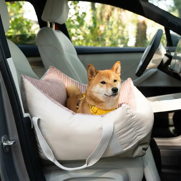 Autohundebett: Bequemer Hundesitz für sicheren Hundetransport im Auto, ideal für lange Reisen.