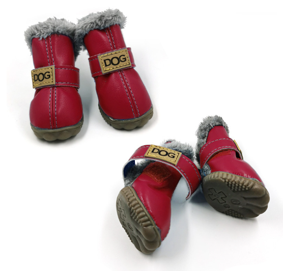 Detailansicht der Hundeschneeboots, zeigen warme Fütterung und robuste Anti-Rutsch Sohle.