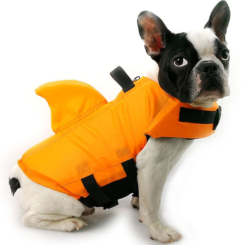 Hundeschwimmweste mit stabilem Rettungsgriff zum einfachen Heben & Bergen des Hundes aus dem Wasser.