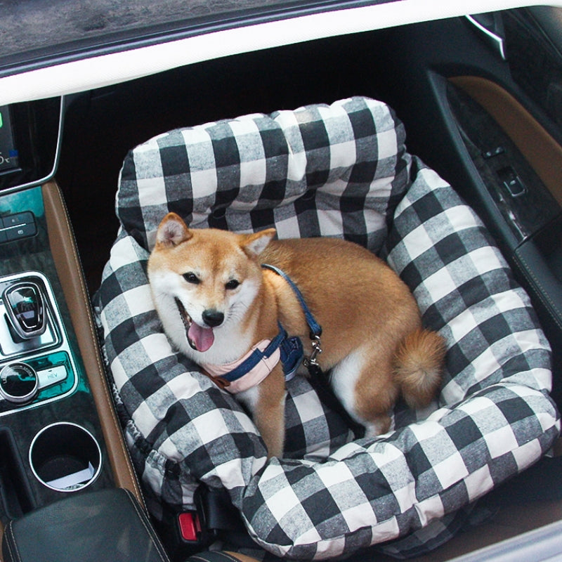 Hochwertiger Hundesitz fürs Auto, robustes Hundebett, ideales Hundezubehör für jede Fahrt.
