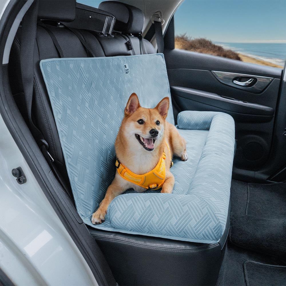 Haustier-Autobett mit Kühlmatte, garantiert Sicherheit und Komfort für Hunde.