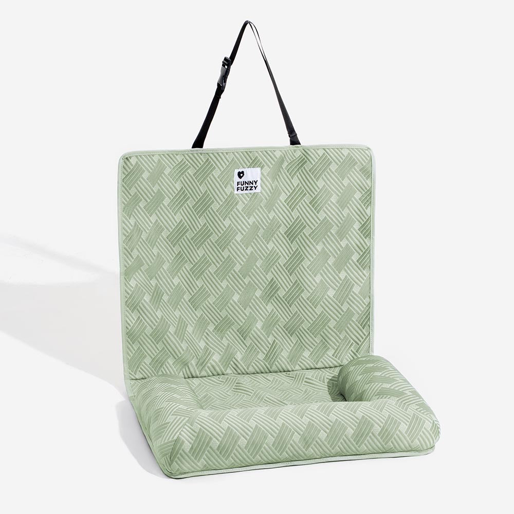 Autozubehör: Hundesitzbett mit Kühlmatte, ideal für sichere Hundereisen.