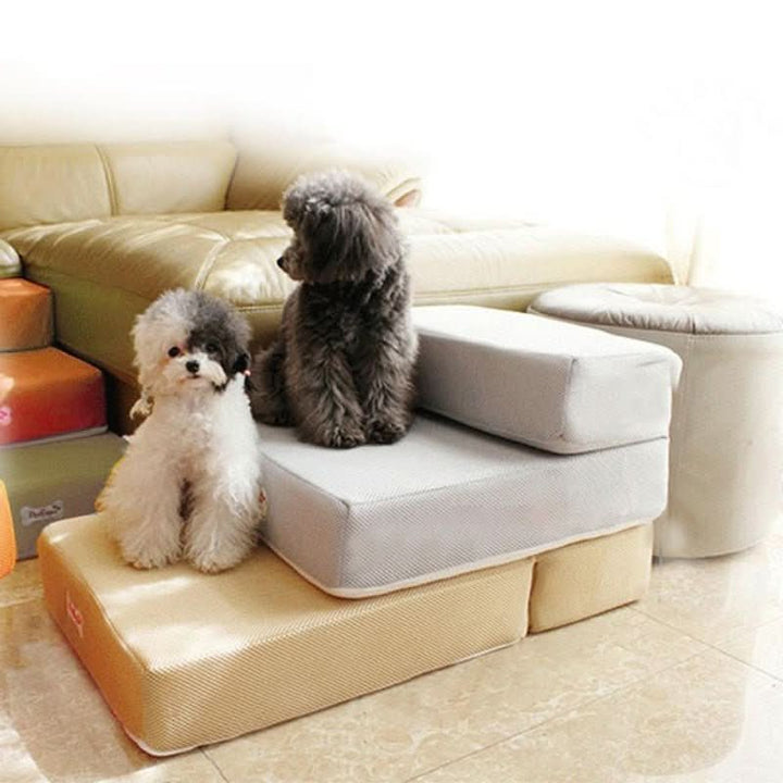 Hundetreppe DogStep Pro für gelenkschonenden Aufstieg auf Sofa & Bett. Ideal für kleine Hunde.