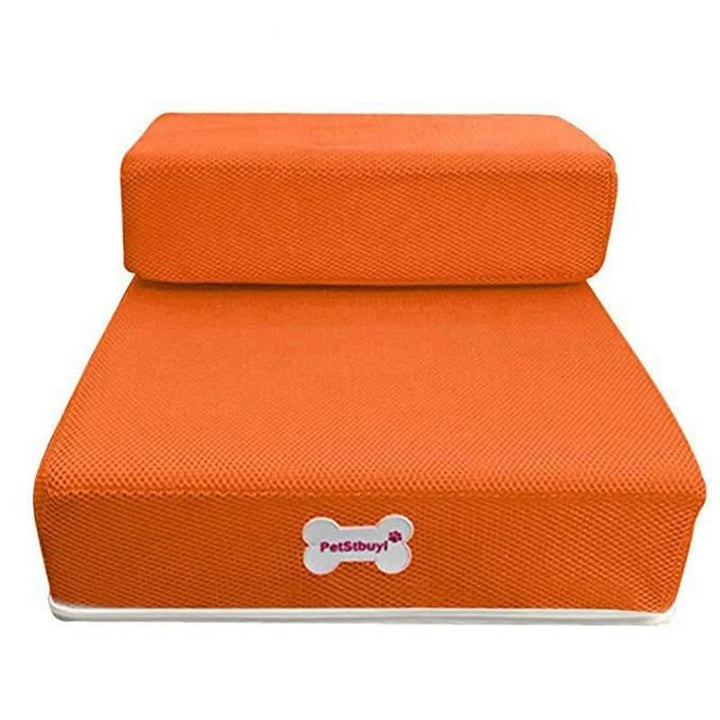 Hundetreppe DogStep Pro neben einem Bett, zeigt einfachen Zugang für kleine Haustiere.