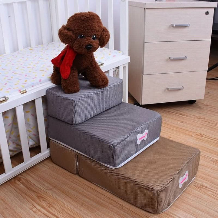 Gelenkschonende Haustierrampe DogStep Pro, hilft Hunden aufs Sofa. Fördert Tierkomfort & Sicherheit.