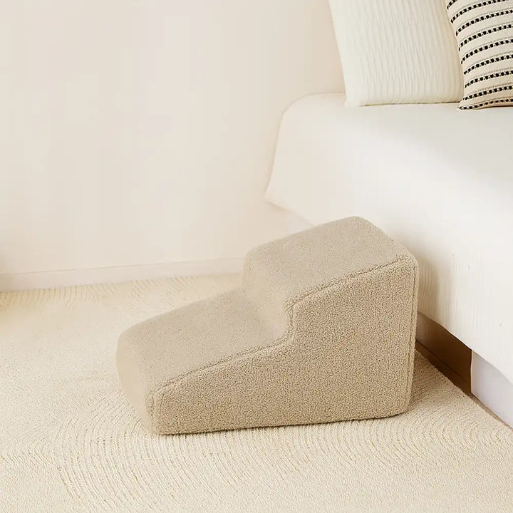Hundetreppe in Creme für kleine Hunde & Senioren. Schützt Gelenke beim Aufstieg zu Bett & Sofa.