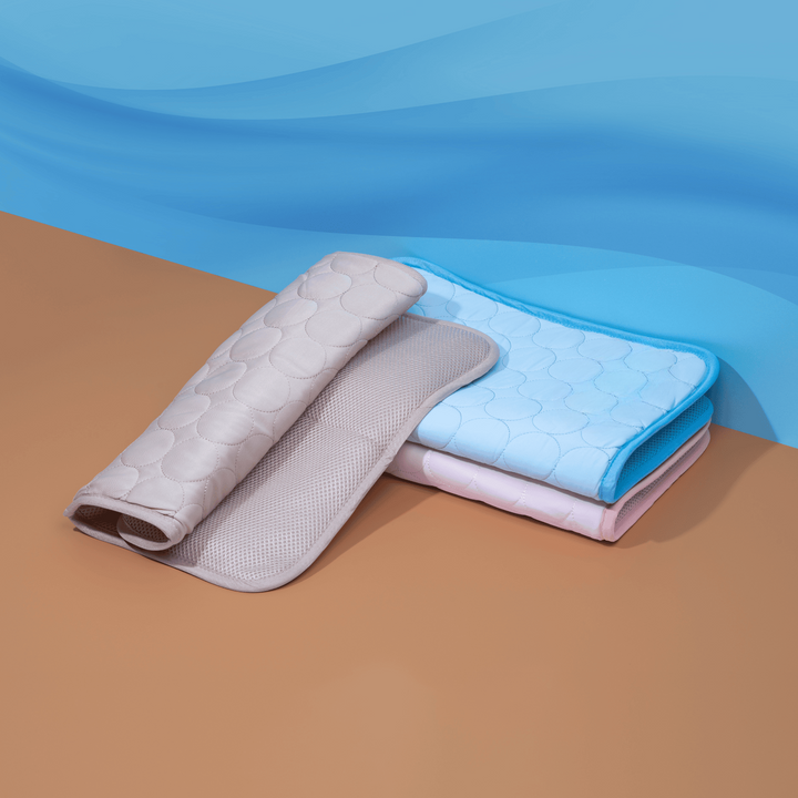 Hundematte mit Kühlfunktion für entspannte Hunde im Haus. Optimales Hundezubehör zur Abkühlung im Sommer.