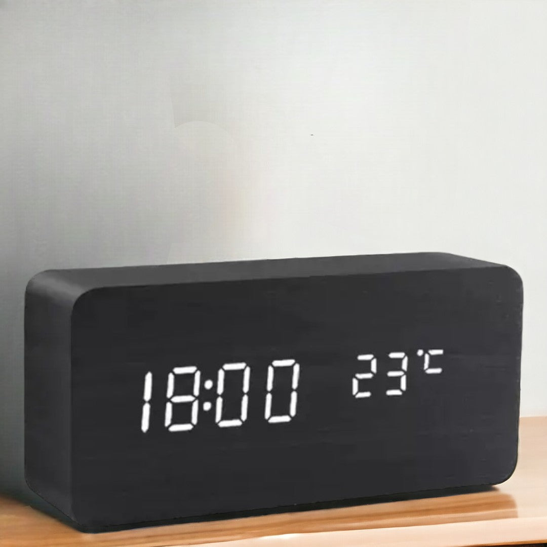 Moderne Digitaluhr in Holzoptik mit LED-Anzeige, Wecker & Temperatur. Perfekt für Nachttisch & Büro.