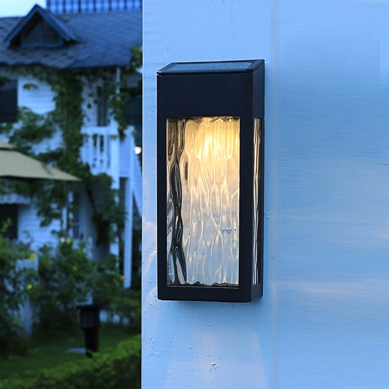 Intelligente LED Solar-Wandleuchte für Außenbeleuchtung. Wetterfest & energiesparend für Garten oder Terrasse.
