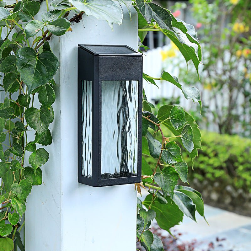 Automatische, intelligente LED Solar-Außenleuchte mit Dämmerungssensor für smarte Terrassenbeleuchtung.