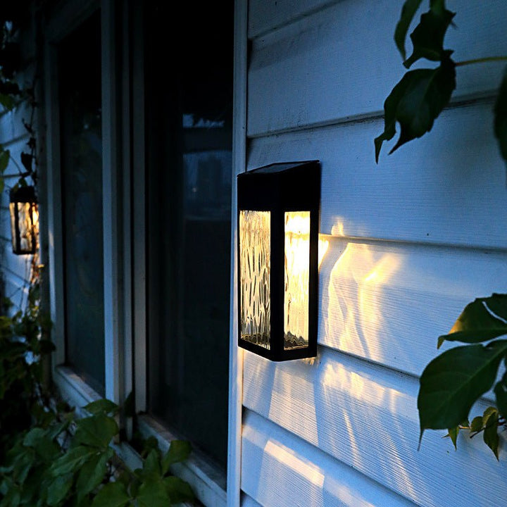 Moderne LED Solar-Wandleuchte perfekt als Gartenbeleuchtung oder für die Terrasse. Einfache Montage.
