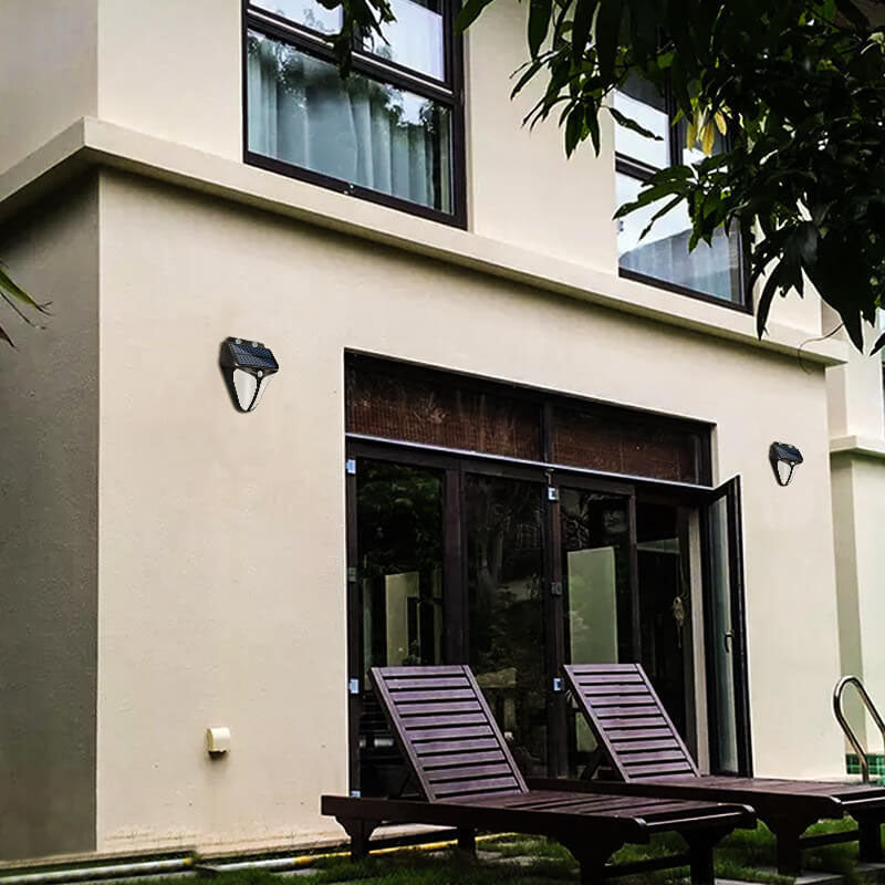 Solarbetriebene LED Außenleuchte mit Bewegungserkennung, perfekt für Terrasse, Hof & Zaun, einfache Installation.