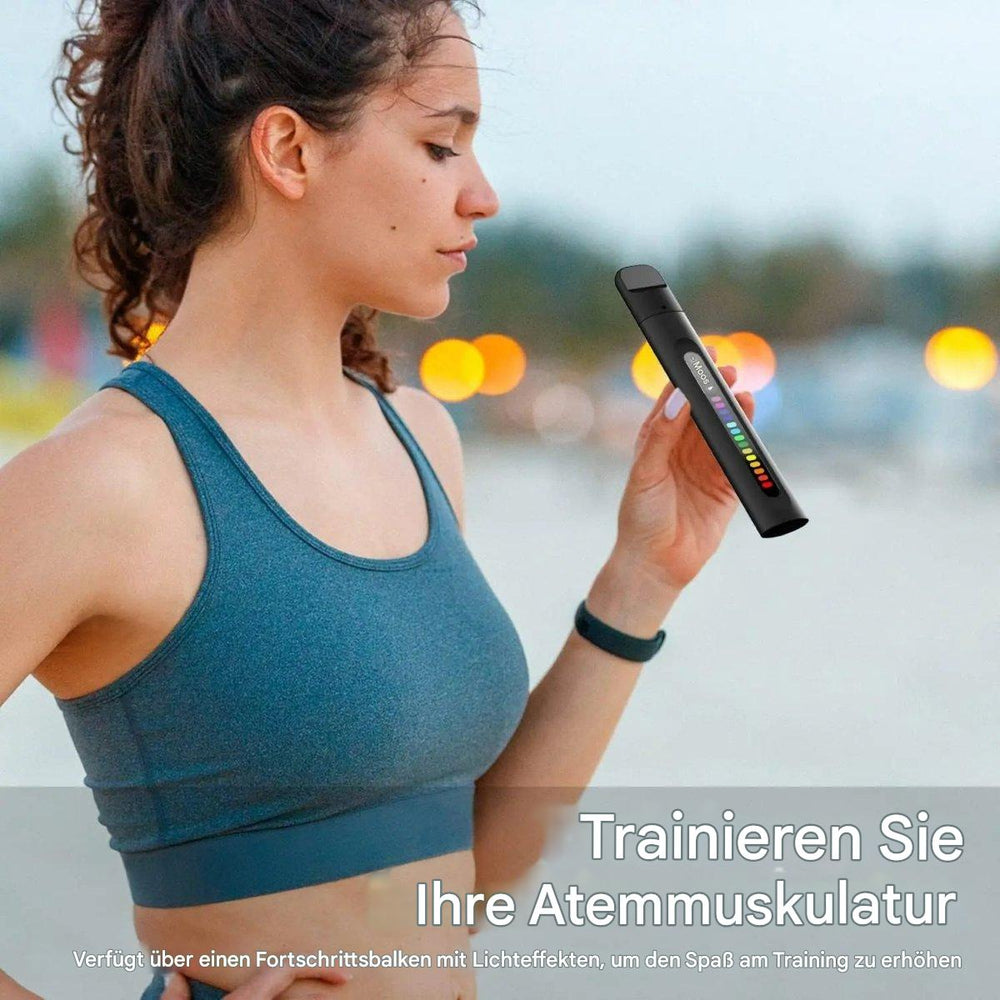 Person nutzt mobilen Atemtrainer für Lungenkapazitätstraining und Ausdauerübungen, fördert Gesundheit und Sport.