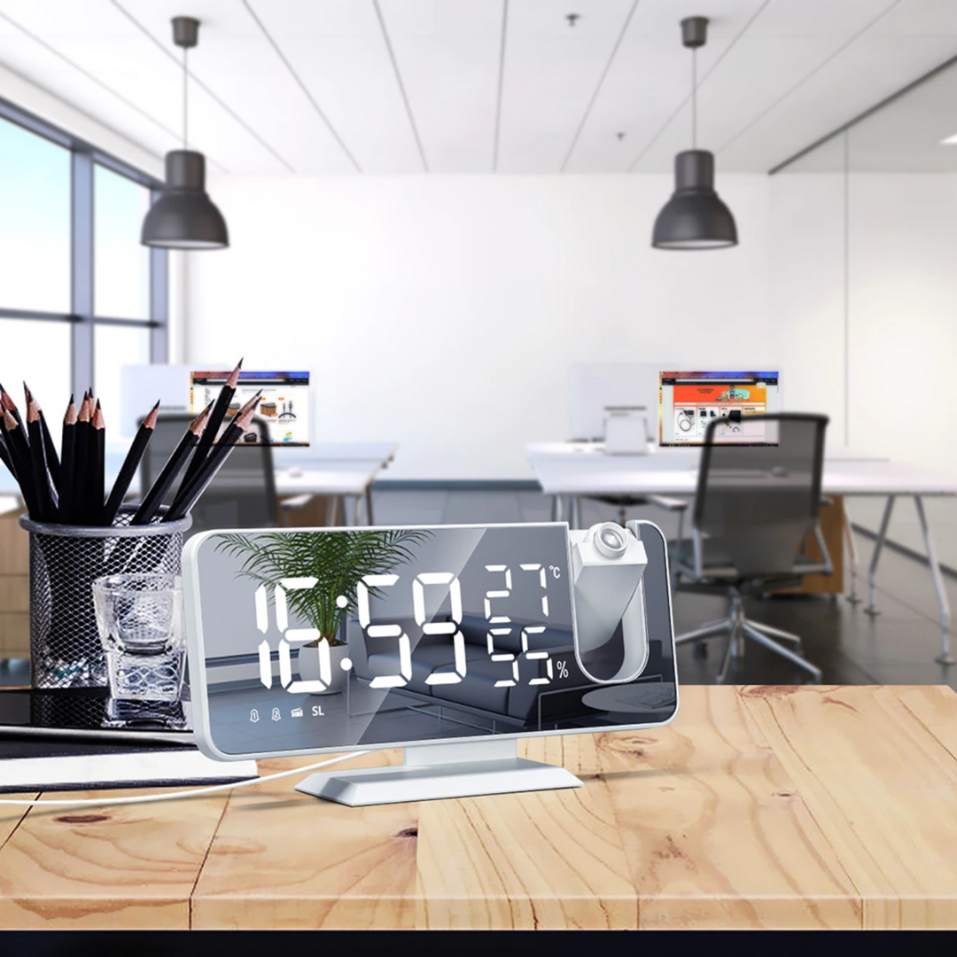 Modernes Smartwecker mit 180°-Projektion der Uhrzeit an Wand oder Decke, ideal für das Schlafzimmer.
