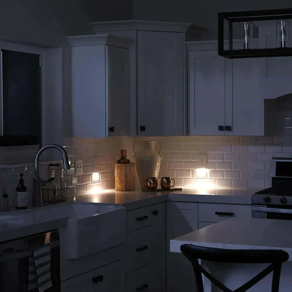 Smartes LED-Nachtlicht mit Lichtsensor für automatische Beleuchtung im Dunkeln. Energiesparend & praktisch.