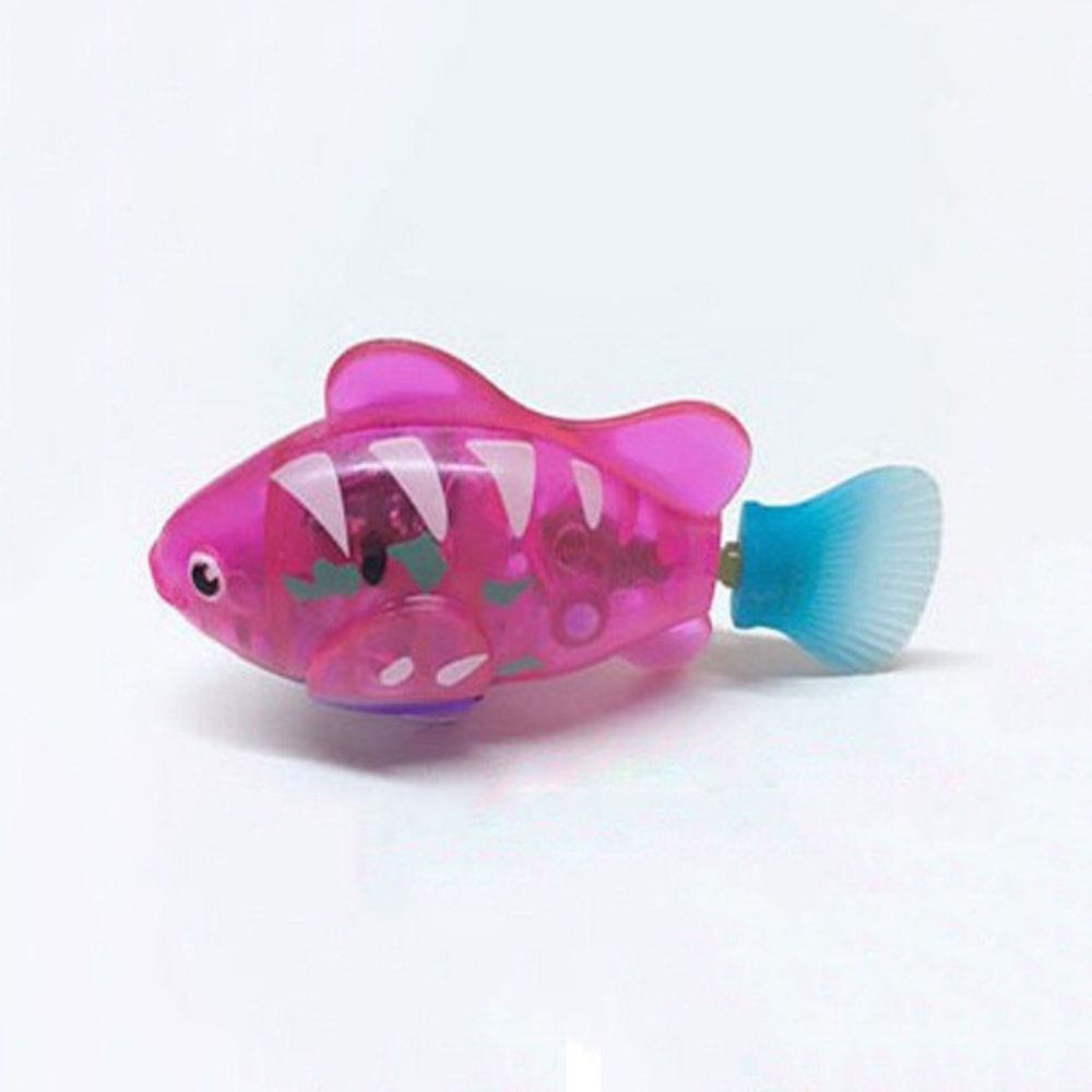 Detailansicht: Der schwimmende, leuchtende AquaPurr Fisch im Wassernapf als Katzenspielzeug.
