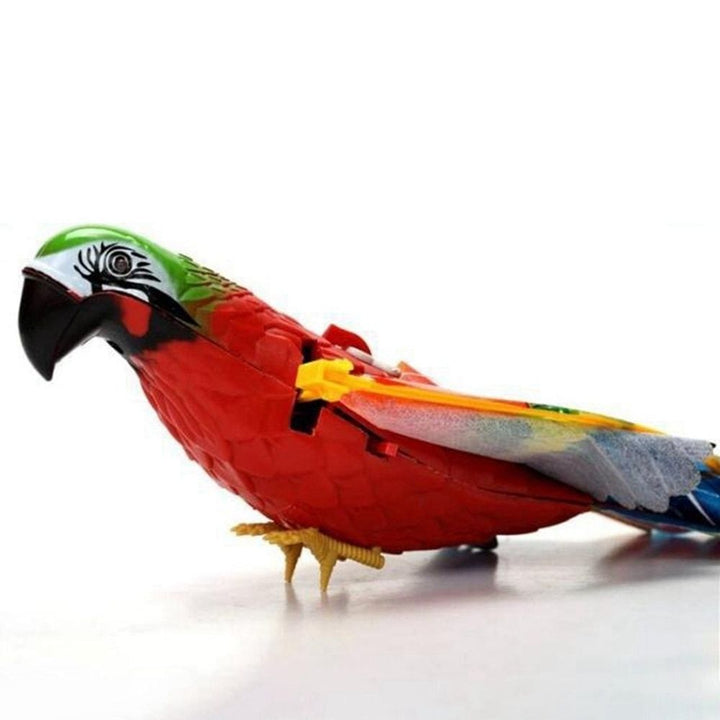 Dieses interaktive Feder-Katzenspielzeug FeatherFlight™ hält Katzen fit und stimuliert ihren Geist.