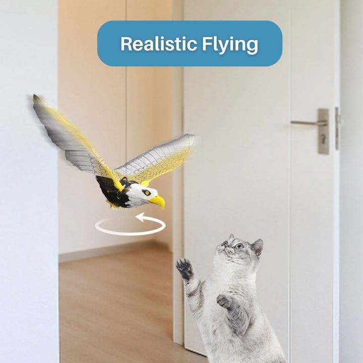 FeatherFlight™ Katzenspielzeug in Aktion, animiert die Katze zum Jagen, Fangen und Bewegen.