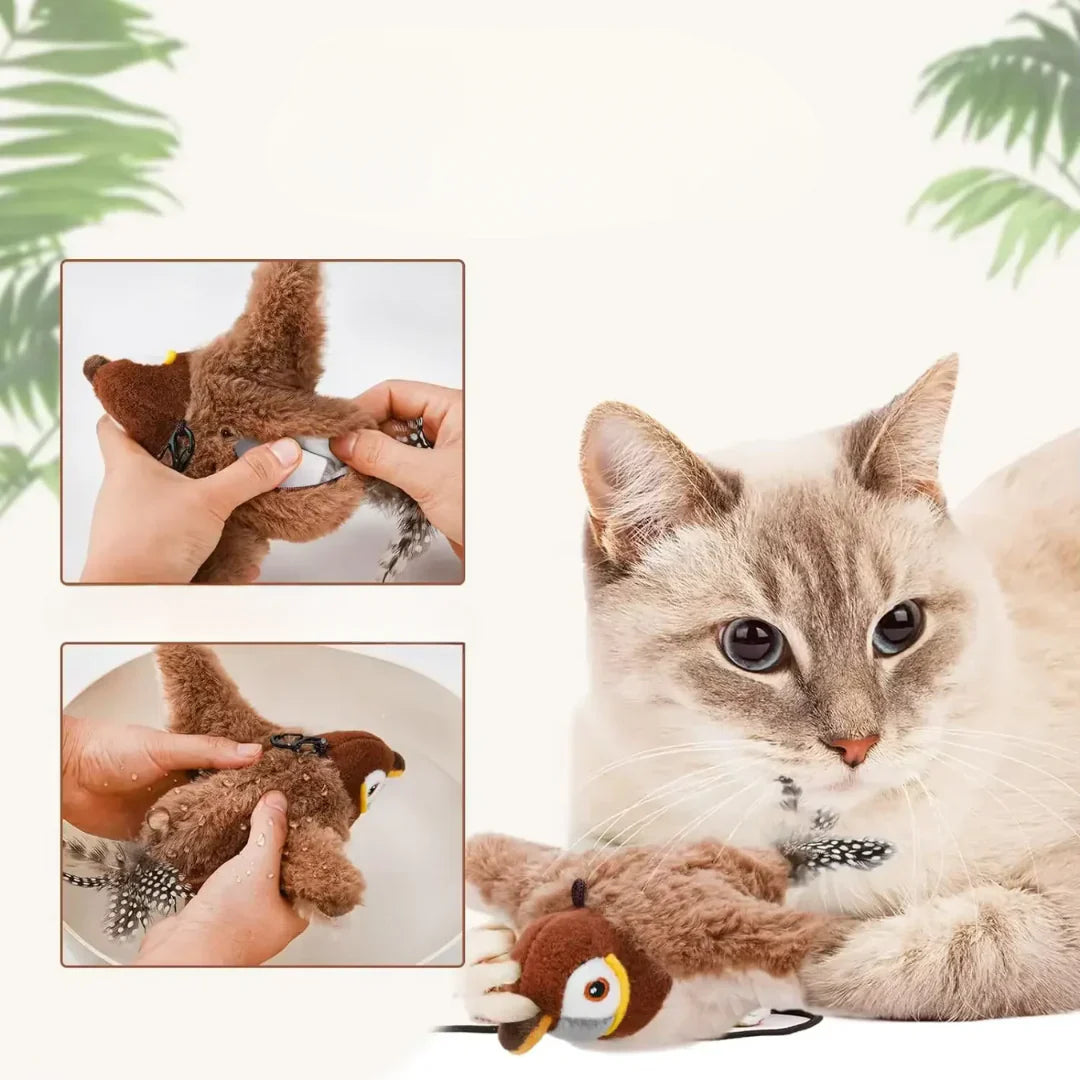 Eine aktive Katze spielt begeistert mit dem interaktiven Vogelspielzeug, das den natürlichen Jagdinstinkt anregt.