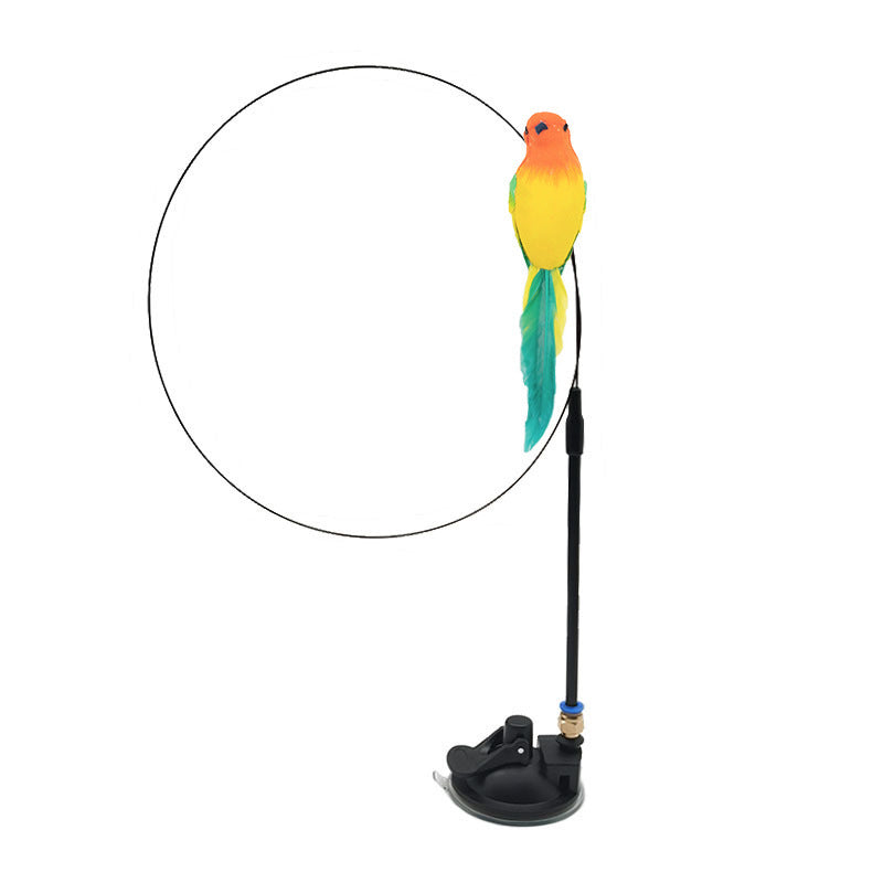 Katze jagt begeistert das interaktive Vogel-Katzenspielzeug mit Feder, fördert Bewegung und Spielspaß.