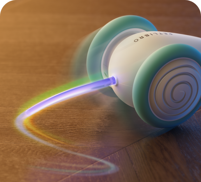 Katze spielt aktiv mit robustem interaktivem Kauspielzeug WhiskerPlay in Blau und Creme.