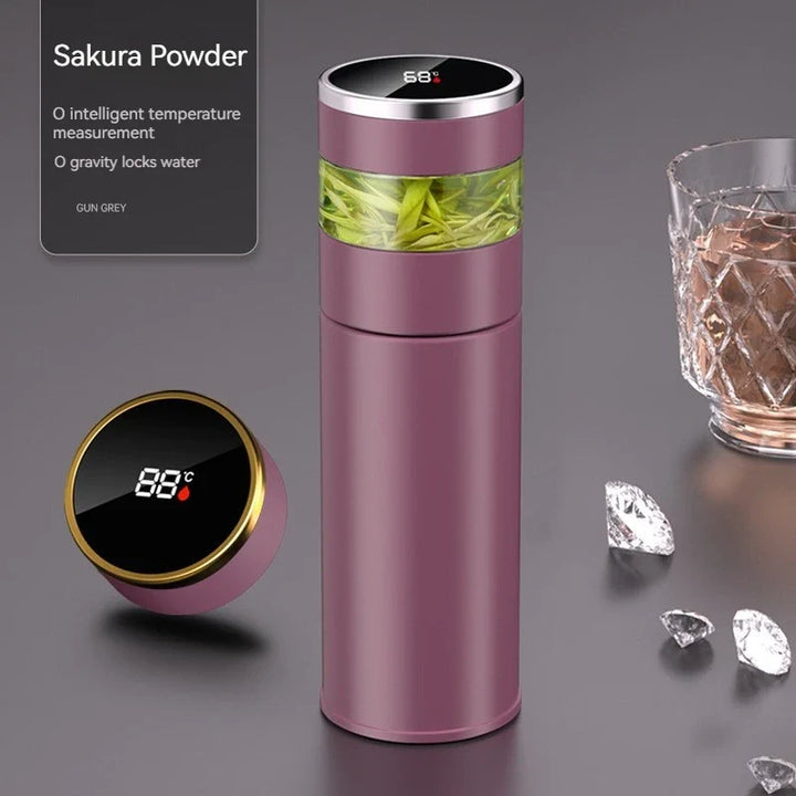 Elegante Edelstahl-Isolierflasche 450 ml mit integriertem Teesieb und digitaler Temperaturanzeige.