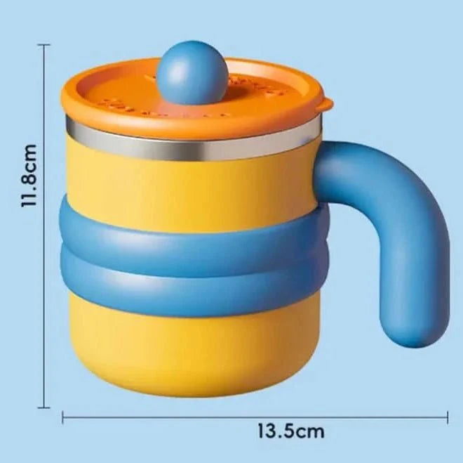 Süßer Kaffeebecher aus Edelstahl, isoliert, mit Design in Weiß, Gelb und Rosa, ein vielseitiger Reisebecher.