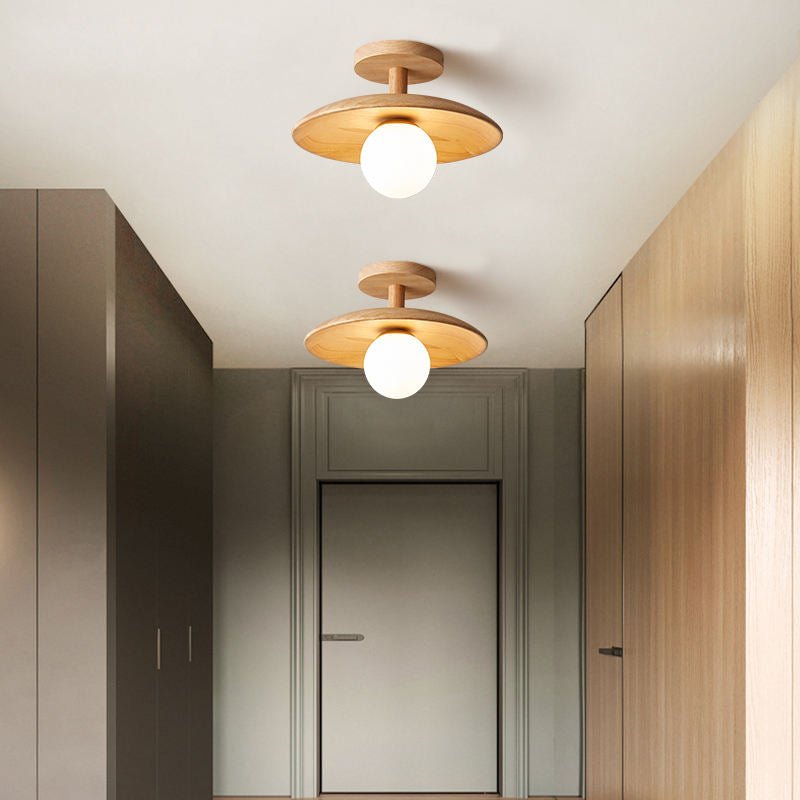 Moderne japanische Deckenlampe aus hellem Holz, rechteckig, für stilvolle Innenbeleuchtung im Flur oder Wohnzimmer.