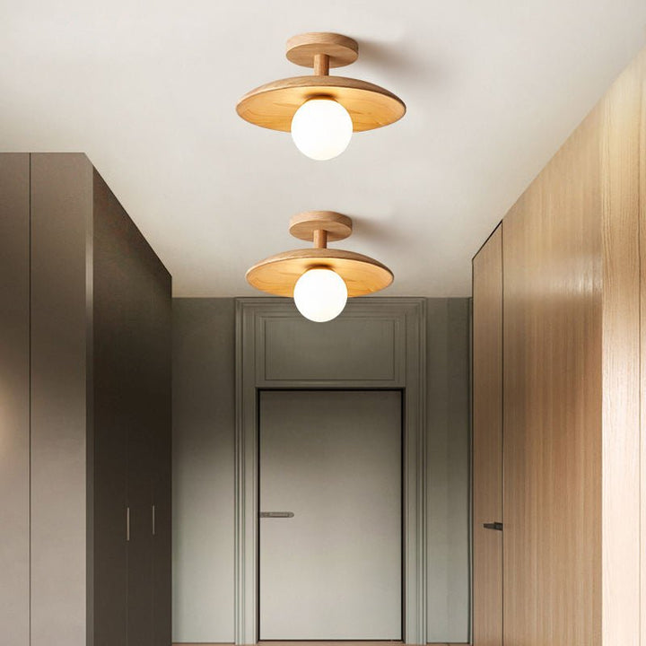Moderne japanische Deckenlampe aus hellem Holz, rechteckig, für stilvolle Innenbeleuchtung im Flur oder Wohnzimmer.