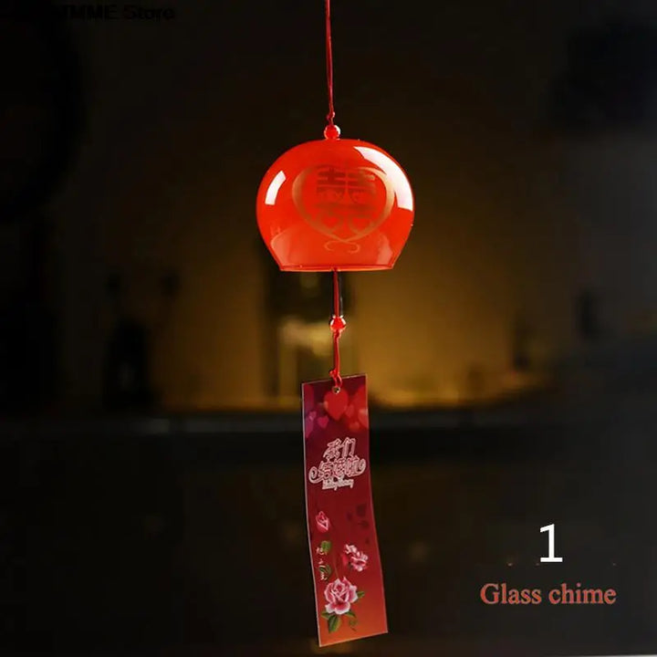 Filigrane japanische Glas-Windglocke, Fūrin-Stil. Schafft beruhigende Atmosphäre als Gartendeko oder Geschenk.