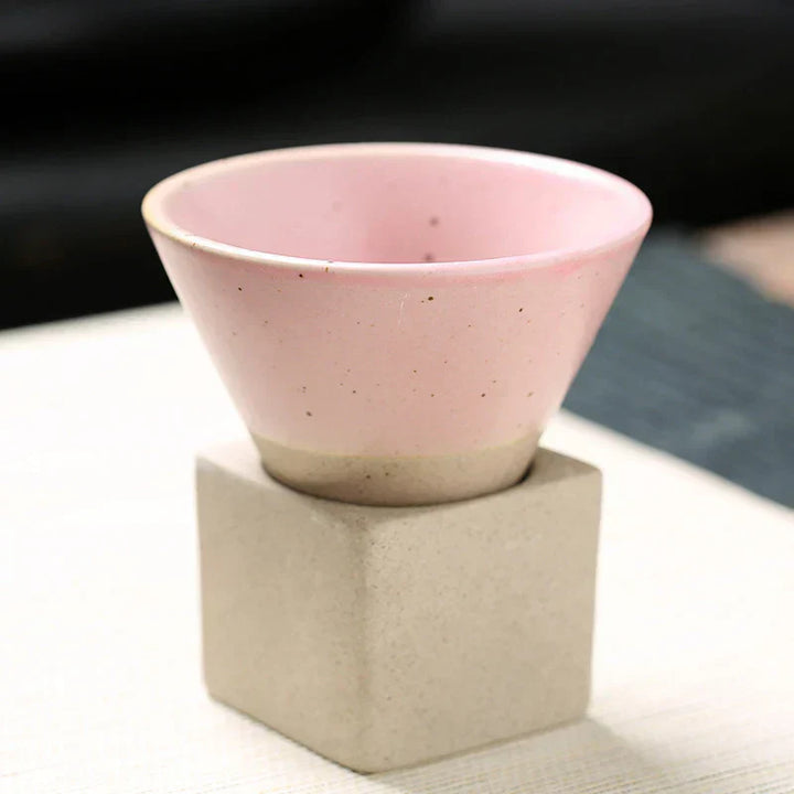 Japanische Keramiktasse, handgemacht. Stilvolles Geschirr für Wohnen & Küche. Ideales Geschenk für Teeliebhaber.