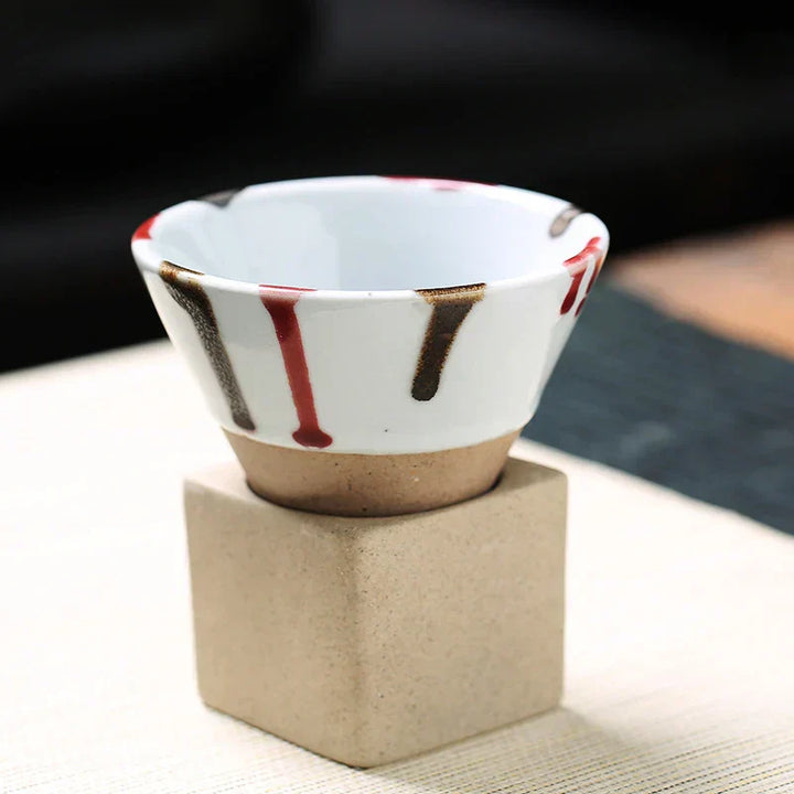 Handgefertigte Keramik Tasse für aromatischen Kaffee. Japanisches Design. Einzigartiges Teegeschirr.