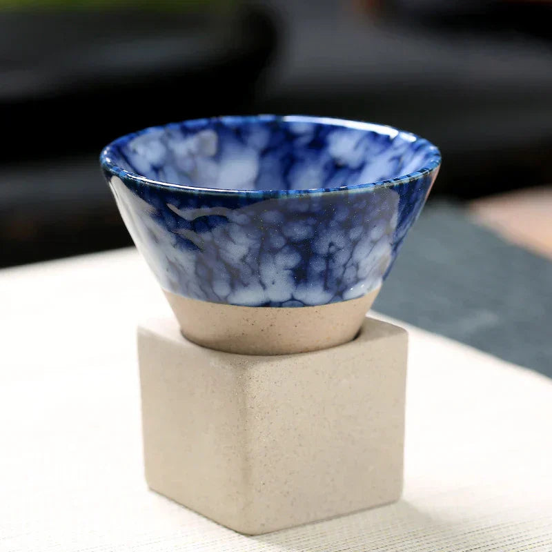 Hochwertige handgemachte Keramiktasse, japanisches Kunsthandwerk. Langlebiges Geschirr für Kaffee & Tee.