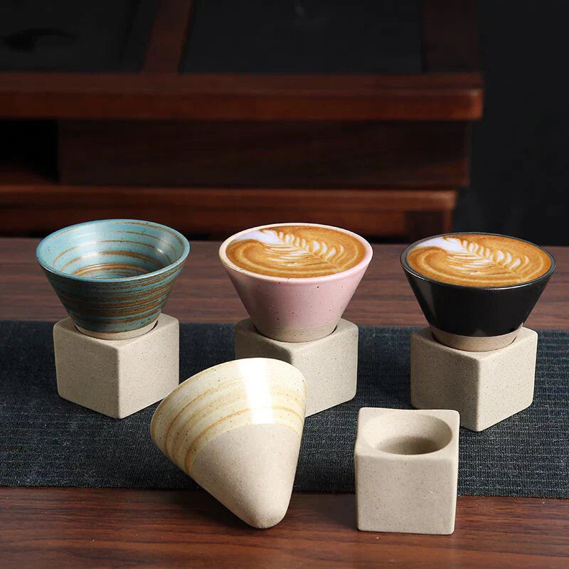 Handgemachte Keramik Kaffee- & Teetasse, japanisch. Edles Kunsthandwerk für minimalistisches Wohnen.