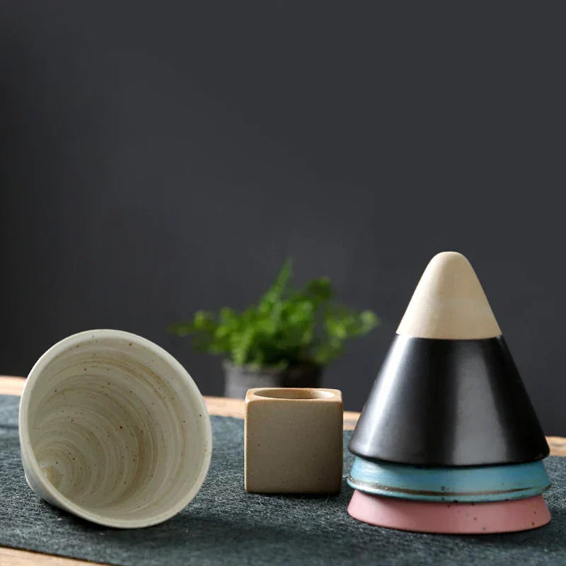 Minimalistische japanische Keramik-Tasse, handgemacht. Perfekt für Kaffee & Tee in der Küche.
