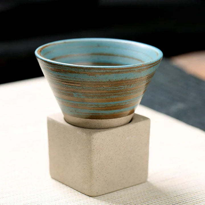 Einzigartige handgemachte Keramik Tasse im japanischen Stil. Perfektes Geschirr für Kaffee, Tee & die Küche.