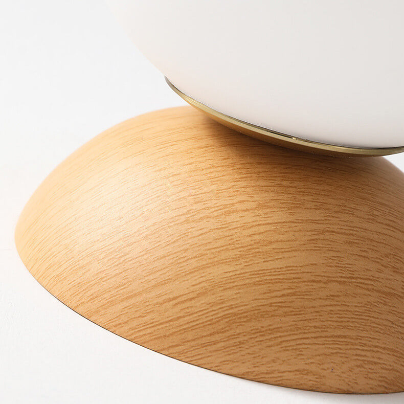 Japanische Deckenlampe Renji mit LED, Walnussholz, für ein gemütliches Ambiente.
