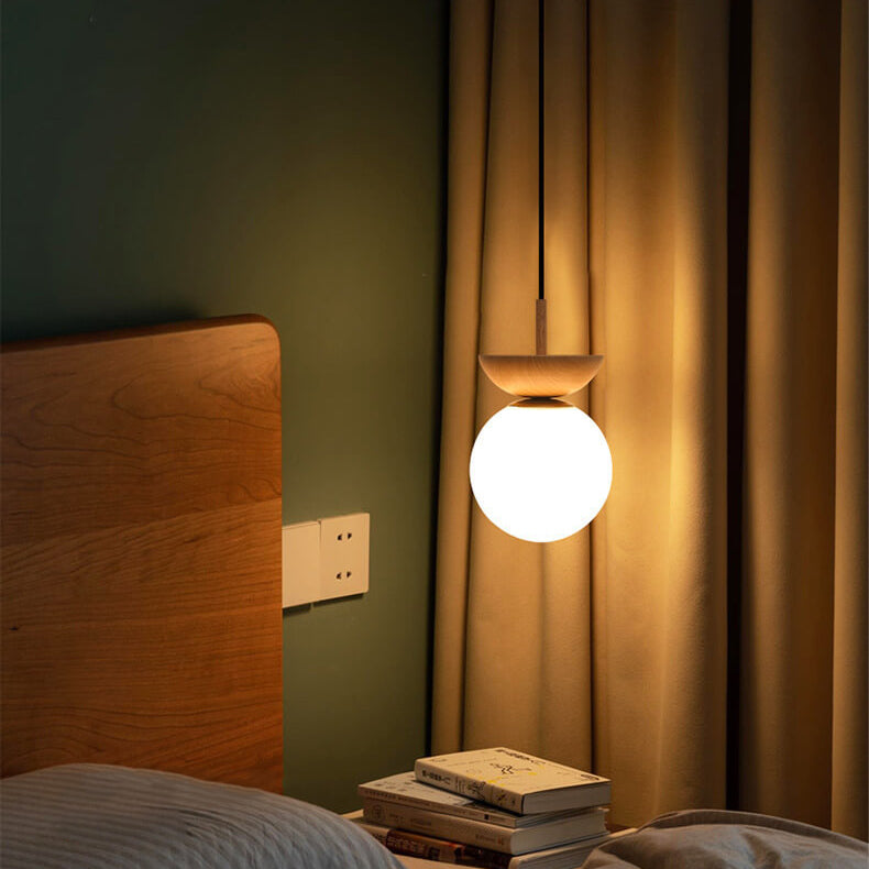 Elegante japanische Deckenleuchte, LED, Walnuss, schafft ruhige Atmosphäre im Flur.