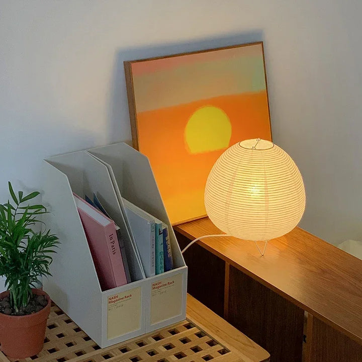 Japanische Reispapier LED-Tischlampe, minimalistisch. Weiches Stimmungslicht für Wohn- und Schlafzimmer.