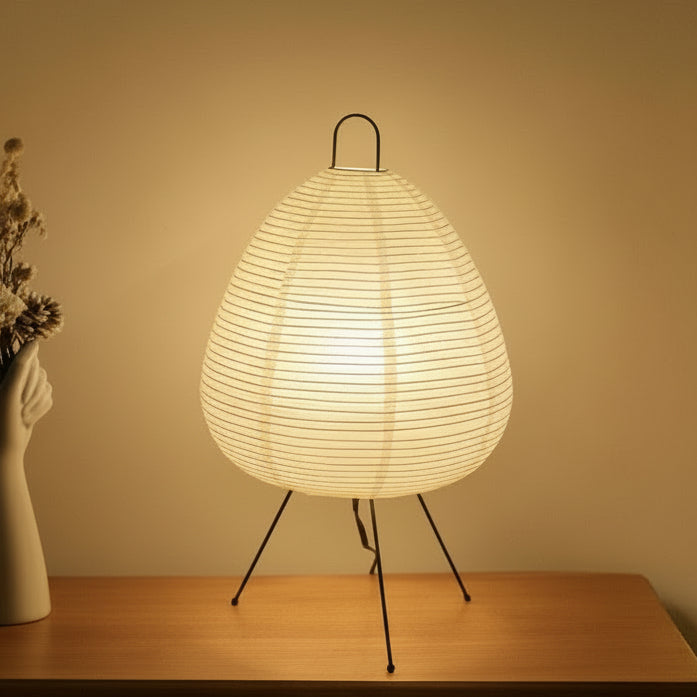 Japanische Reispapier Tischlampe, sanftes LED-Licht für minimalistische Wohnzimmer-Dekoration.
