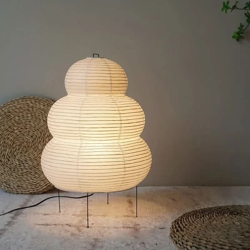 Minimalistische japanische Tischlampe aus Reispapier, modernes Design schafft warmes, sanftes LED-Licht.
