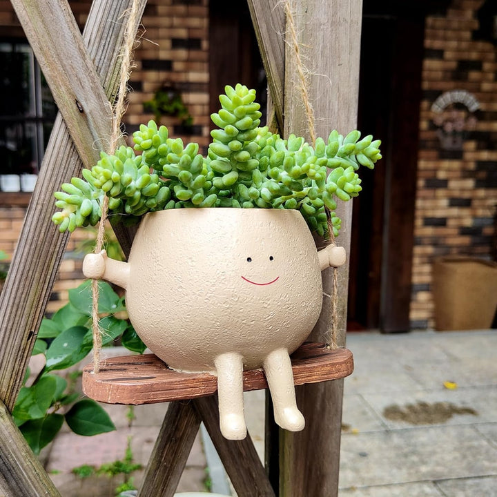 Fröhlicher Blumentopf im Schaukelstuhl-Design. Wetterfestes Pflanzgefäß für Kräuter & Hängepflanzen.