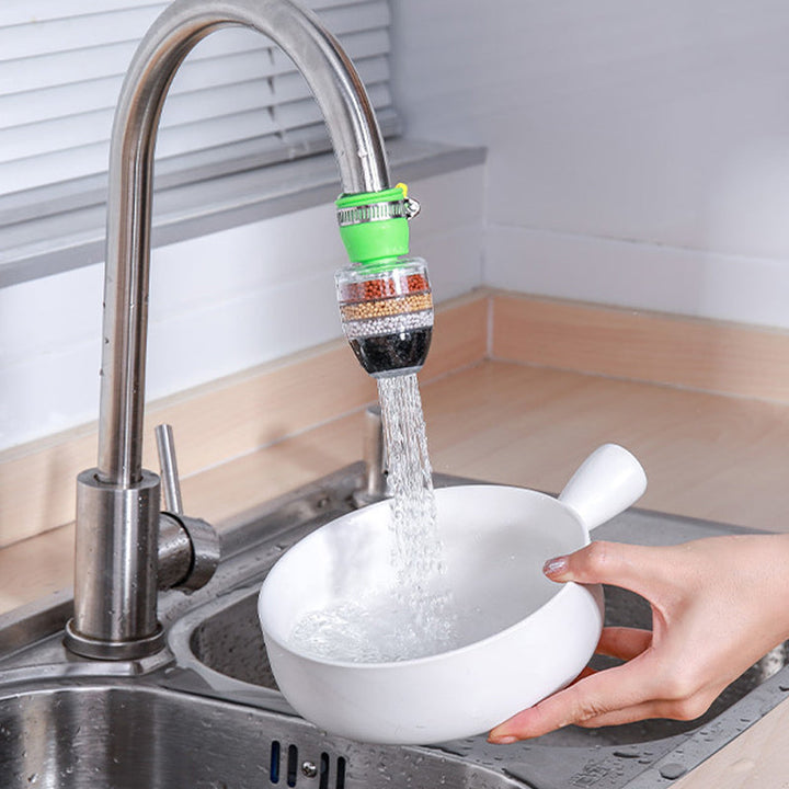 Innovativer Aktivkohlefilter für den Wasserhahn; reinigt Wasser von Chlor & Gerüchen.