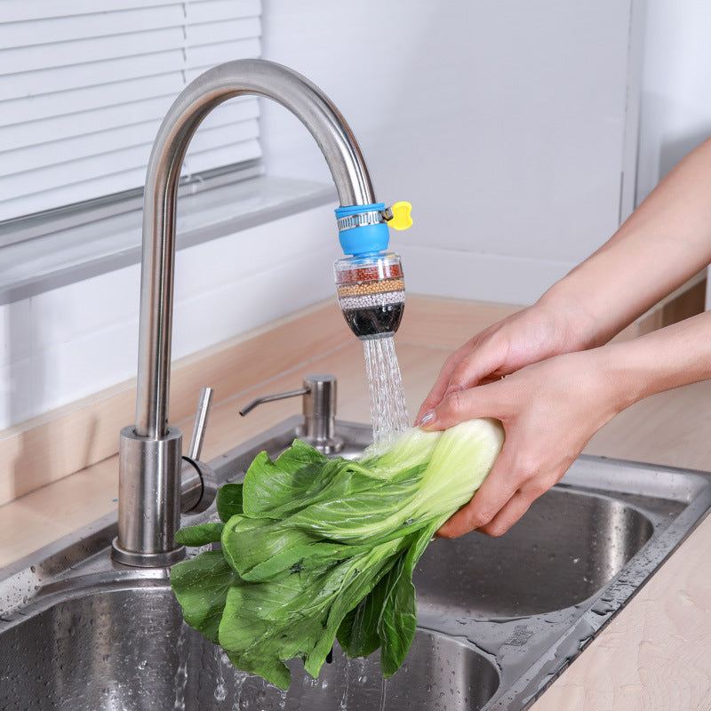 Moderner Küchenfilter für reines, gesundes Wasser; mit Mehrschichtfiltertechnologie.