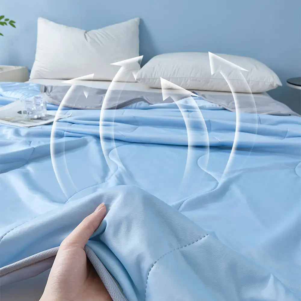 Atmungsaktive Eis-Seiden-Decke, Welle-Design, sorgt für kühlen Schlaf und ist haustierfreundlich.